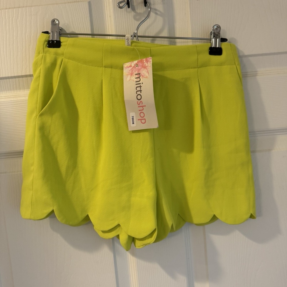 NEW Neon Green Scalloped Hi-Waisted Shorts - Size Small